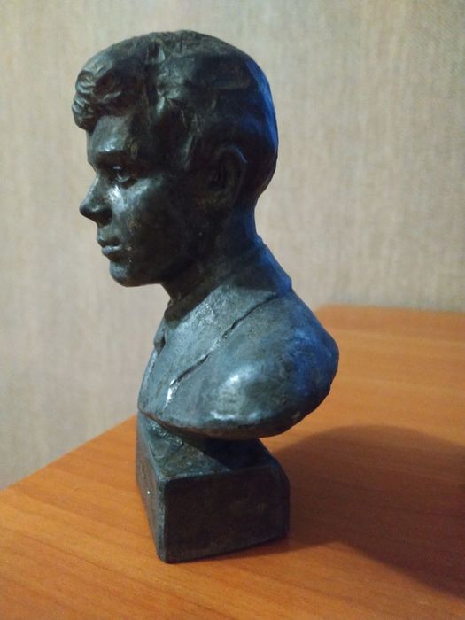Бюст С.Єсеніна