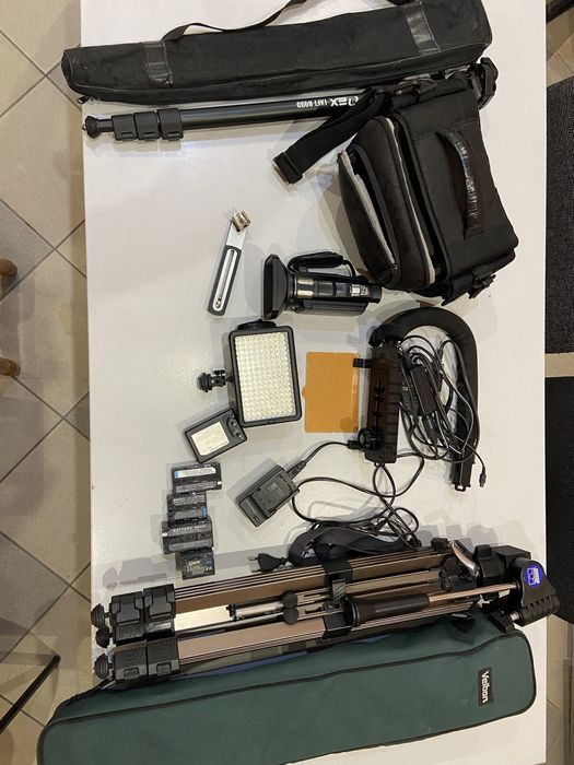 Освітлення і різні аксесуари для відео камери