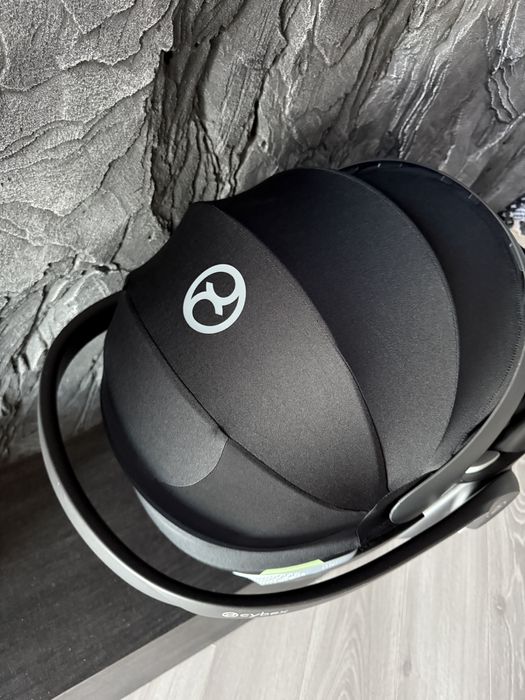 Автокресло черное cybex cloud T Plus i-size