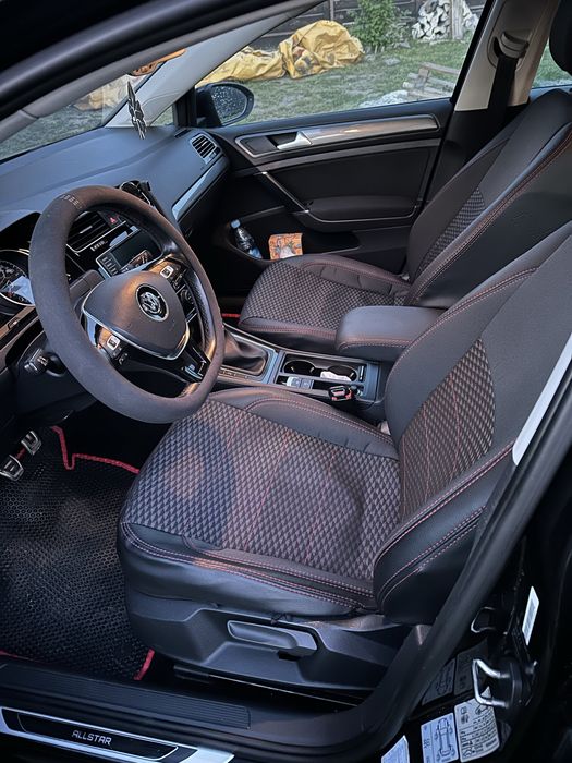 Продам Volkswagen Golf 7 2.0 TDI Allstar 2016 року.