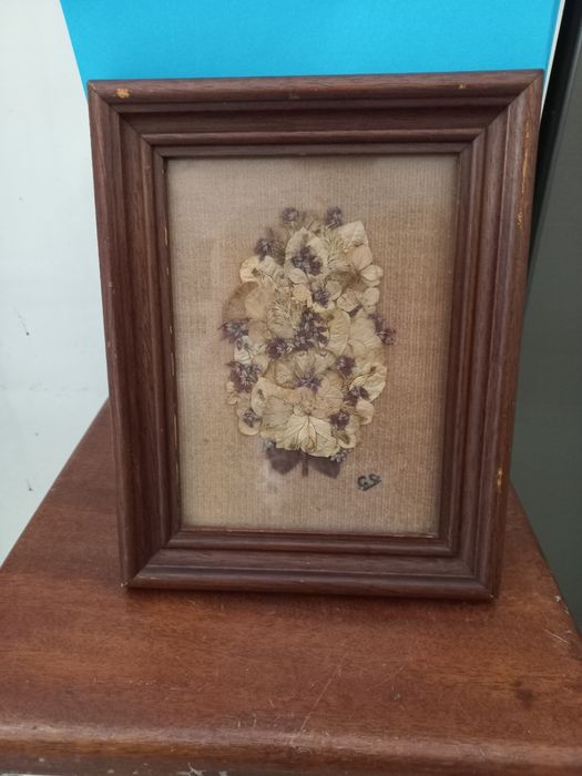Conjunto de 2 quadros com molduras em madeira
