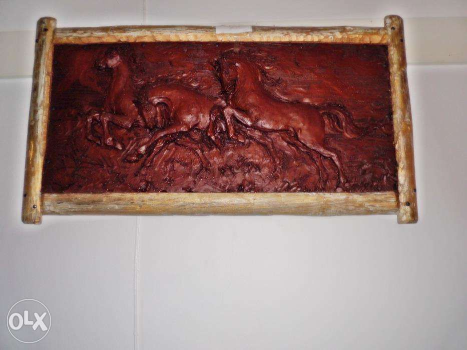 vedo quadro rustico em alto relevo os cavalos