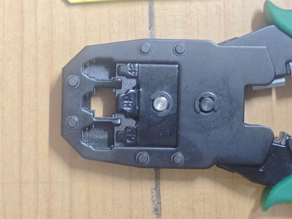 Alicate de cravar terminais RJ45 e RJ11