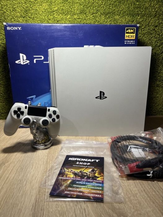 Магазин ! PlayStation 4 Pro White 1 TB + 2 Оригинальних белых Джойстика , Гарантия 6 месяцев ! + 60 игр + оригинальная коробка