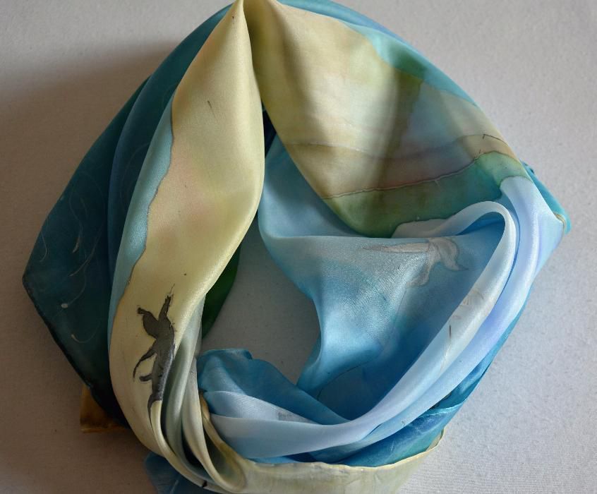 Jedwabna apaszka ręcznie malowana -Spacer.