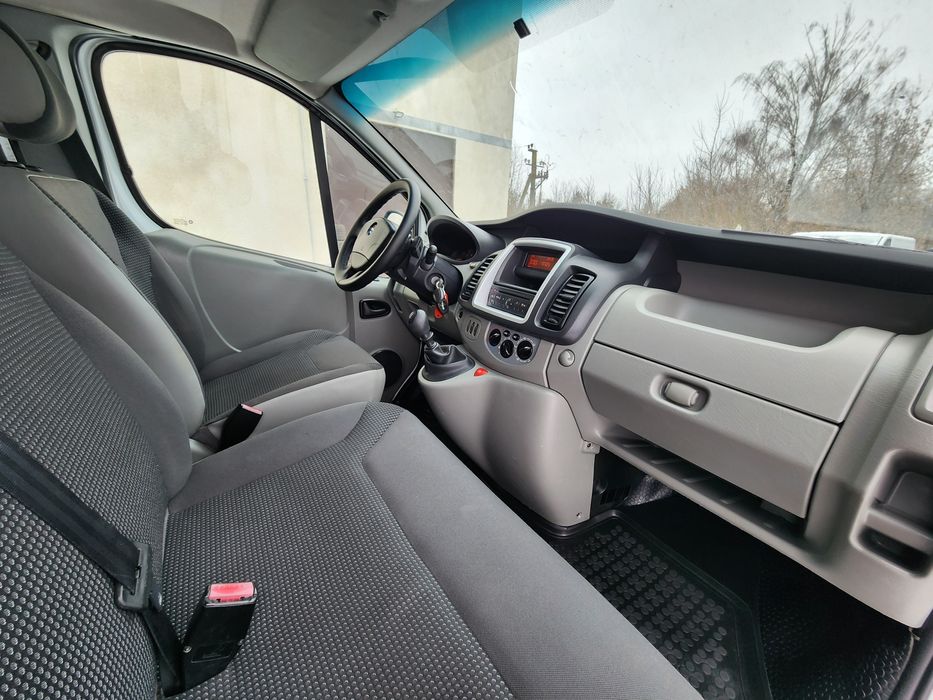 Опель Віваро 2011 рік, 2,0 дизель, 84 квт.Оригінальний вантажо-пасажир