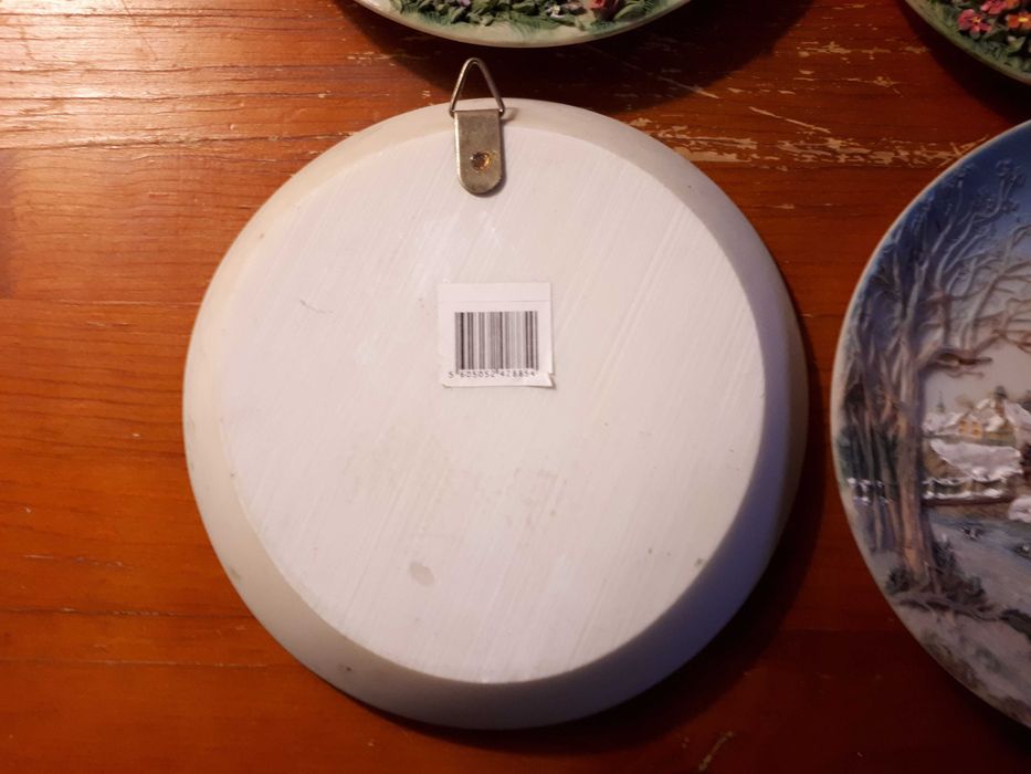 Colecção de 6 quadros redondos em relevo