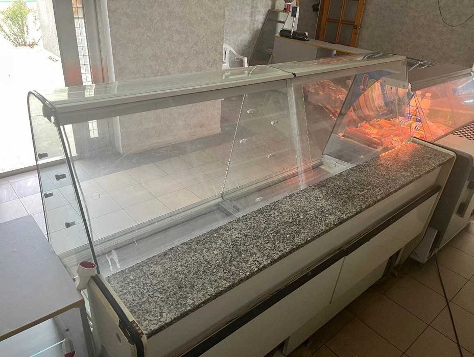 Ветрина холодильник