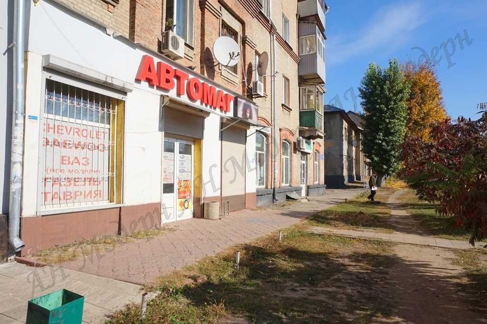 Фасадний магазин недалеко від ТРК Французький бульвар