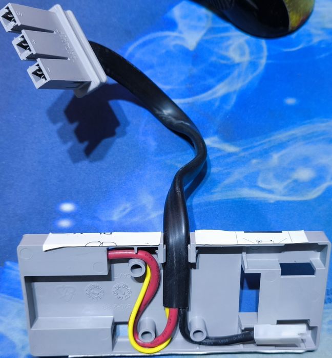 Adapter kabel do akumulatorów w UPS APC