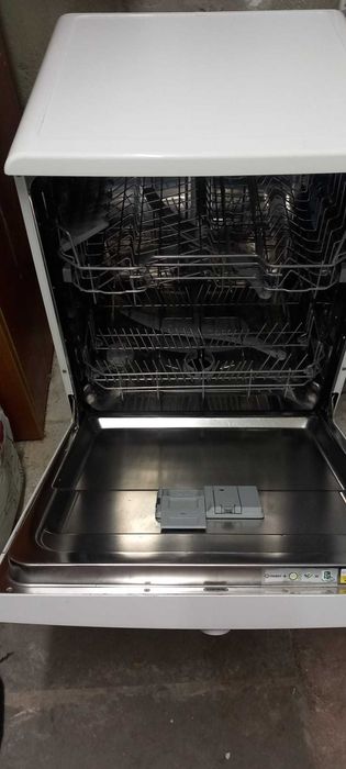 Máquina de lavar loiça Indesit