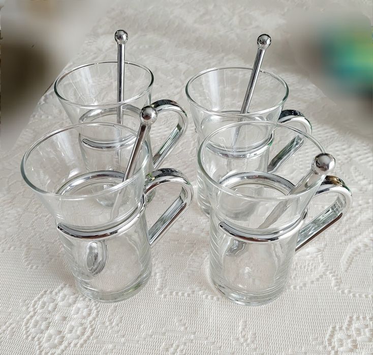 Chávenas com pega de plástico