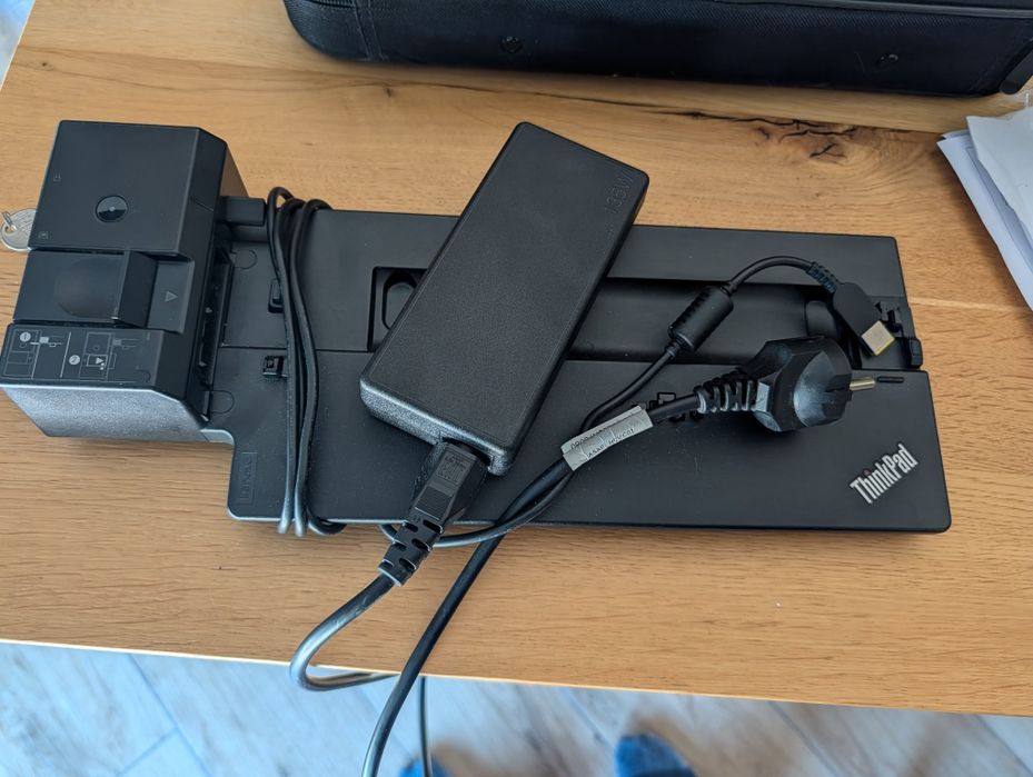 Stacja dokująca Lenovo thinkpad pro 40AH20  z zasilaczem 135W
