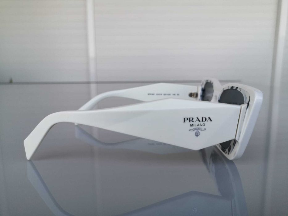 Óculos de Sol Originais - Semi Novos + Caixa (PRADA)
