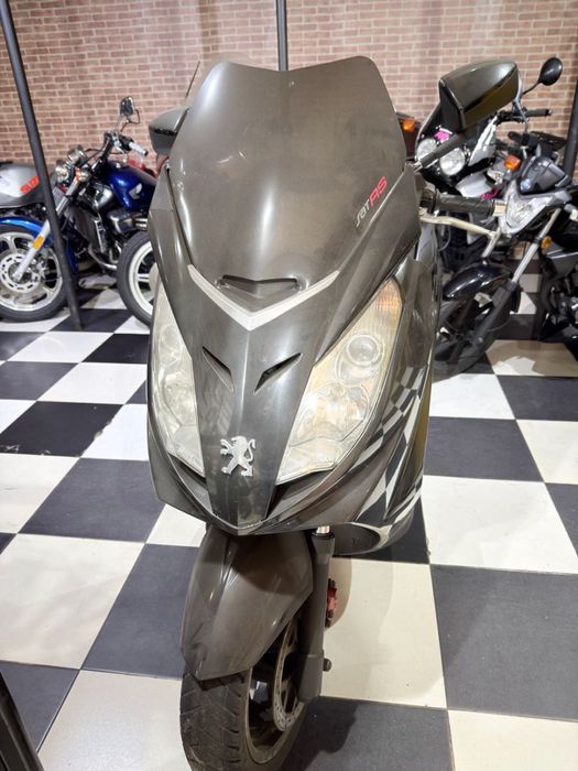 Motos e Scooters para Peças ou Inteiras – Ideais para Reparos e Customização 1
