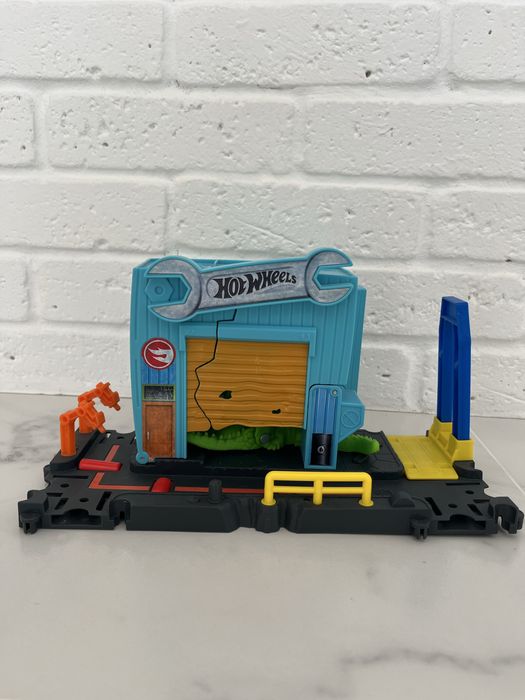 Hot wheels атака крокодила