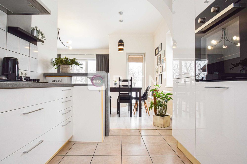 Оренда сучасного будинку, що поєднує затишок та функціональність.