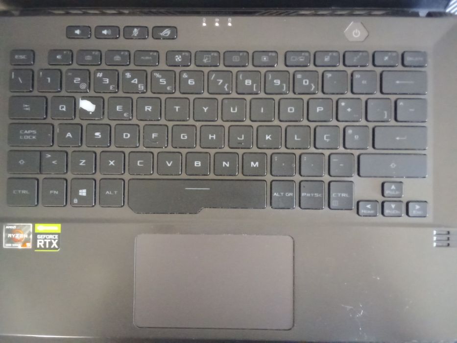 ROG Zephyrus G14 (Ryzen 9 5900HS / RTX 3050 / 16GB RAM) – Para peças ou reparação