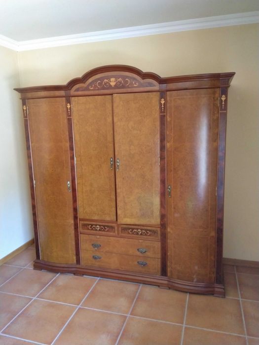 Quarto completo em bom estado.