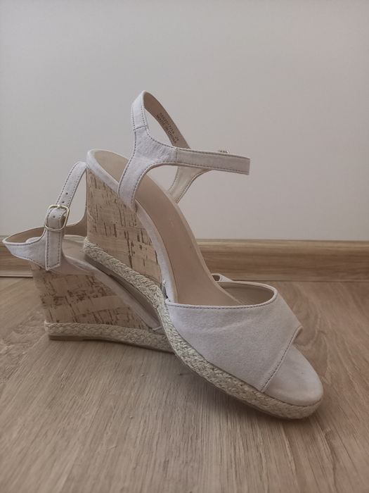 Sandały damskie na koturnie r 37