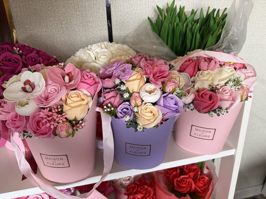 Букети з мильних квітів, троянди, тюльпани, подарунок на 8 березня