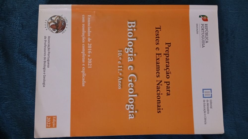 Livros de preparação para o exame nacional - FSQ E BIO E GEOLOGIA