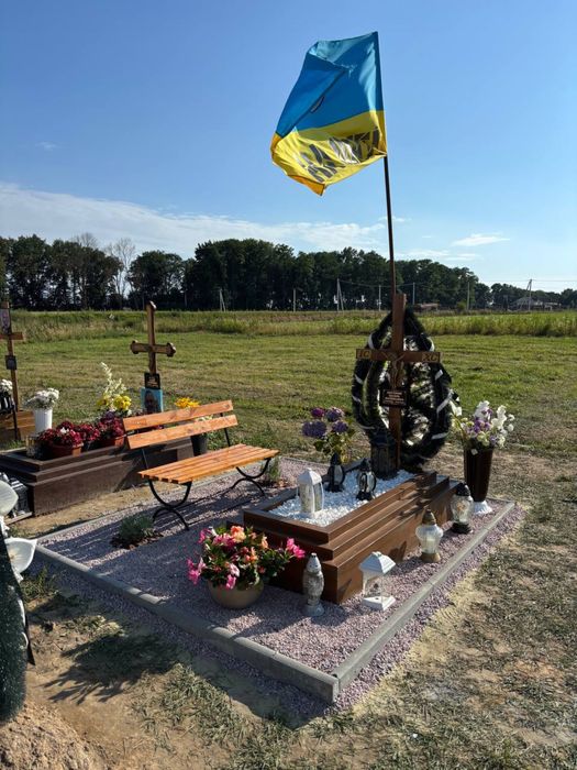 Благоустрій могил / встановлення бордюрів / гробівець / памʼятники