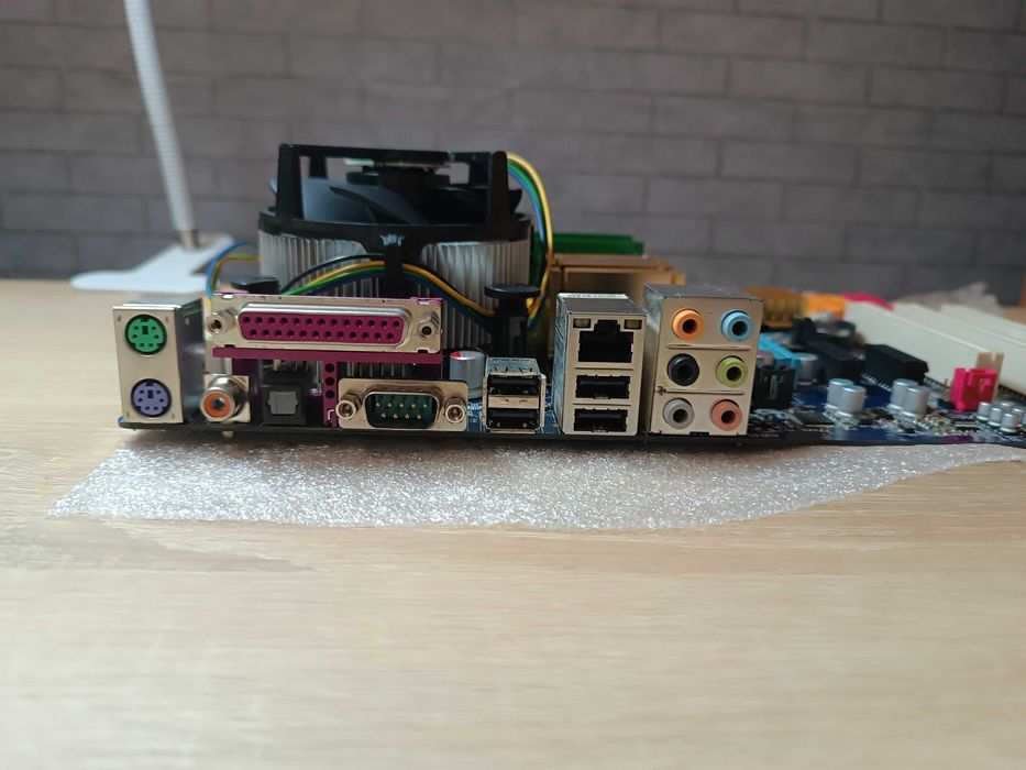 Комплект на 775 сокеті