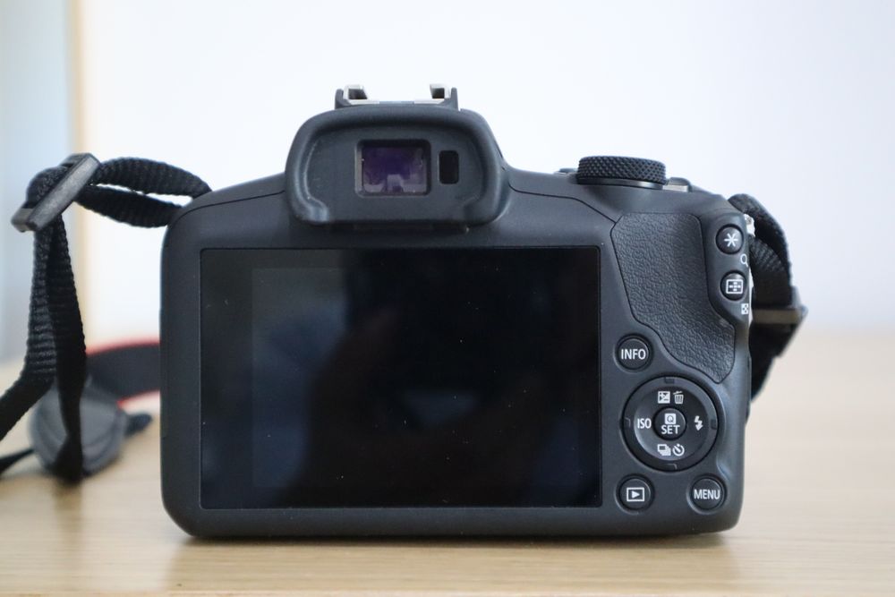 Canon R100 + RFS 18-45mm