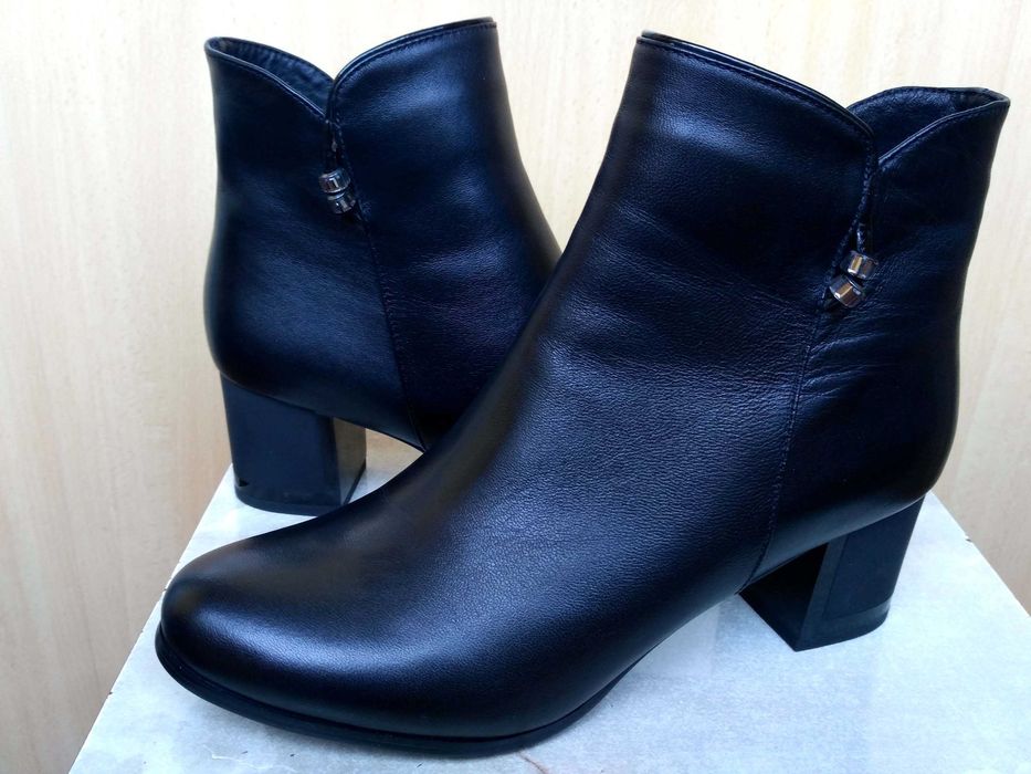 Новые демисезонные полусапожки 37,5р кожа