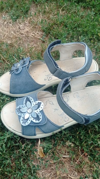 Босоніжки сандалі
