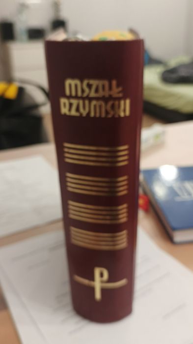 Zestaw mszał podstawka pod mszał lekcjonarz tą szósty ornat