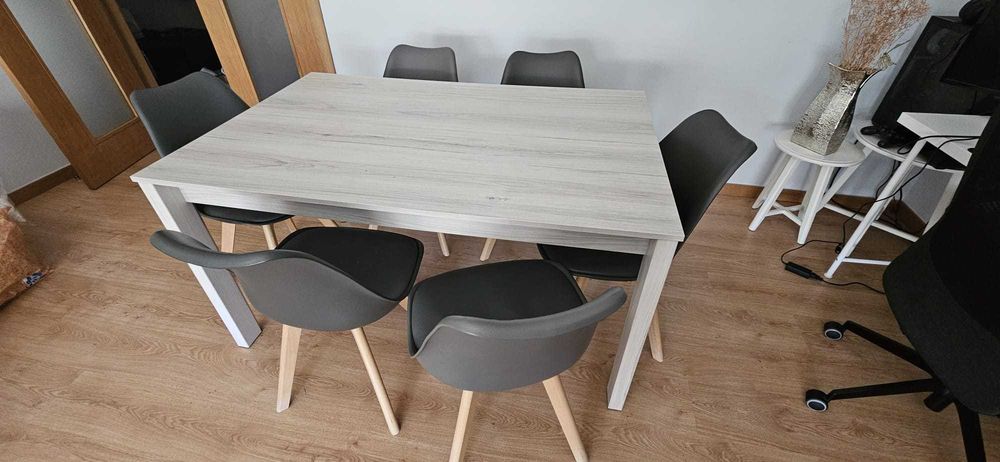 Conjunto Mesa + 6 cadeiras