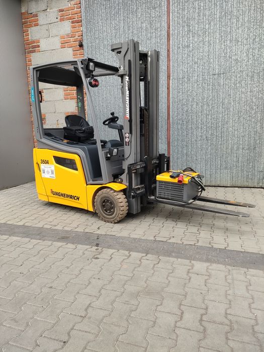 Sprzedam  elektryczny wózek widłowy Jungheinrich  EFG 216k.