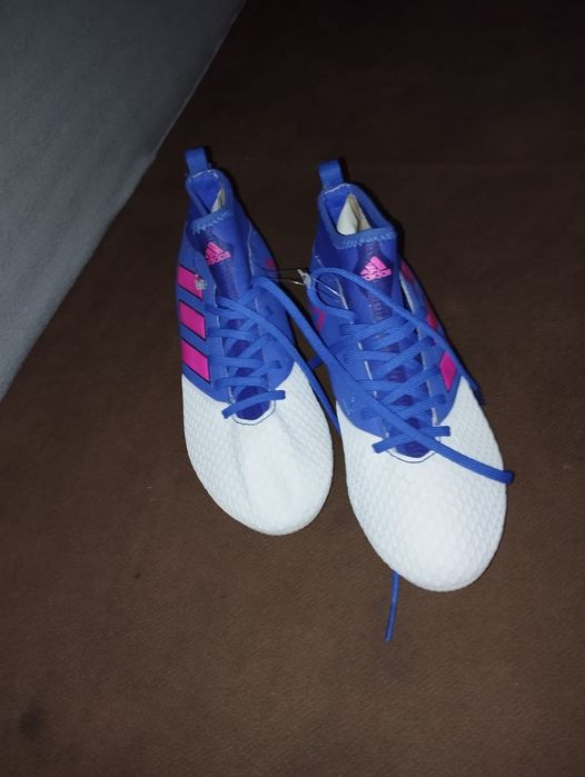 Chuteira adidas tamanho 37