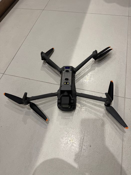 DJI Mavic 3 Classic Fly more combo - idealny