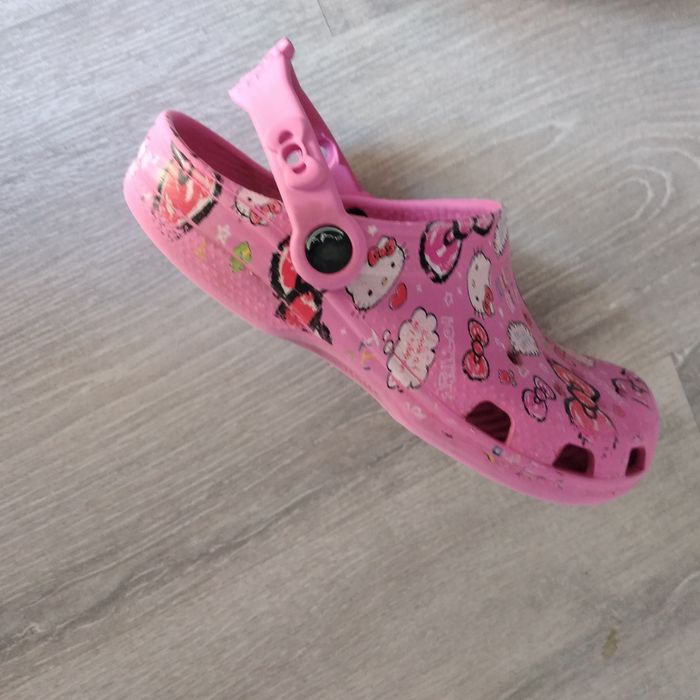 Ctocs hello Kitty M2W4