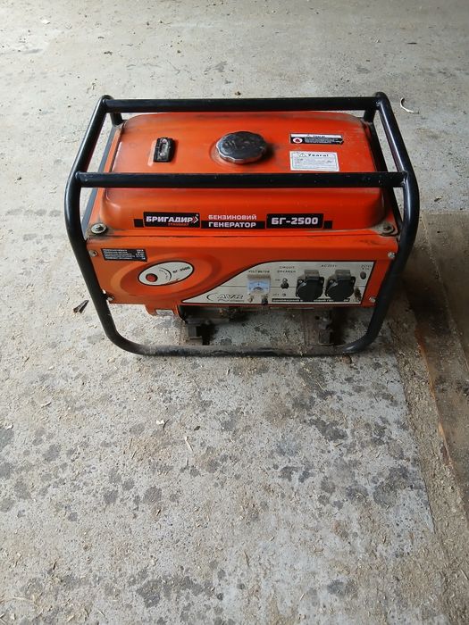 Бензиновий генератор