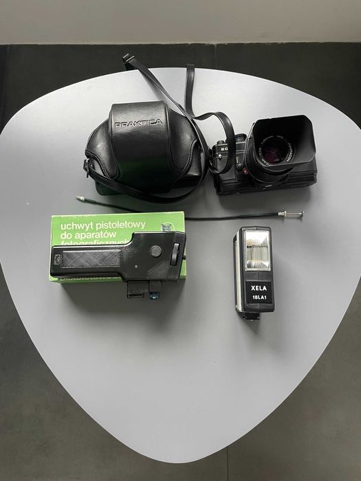 Aparat fotograficzny Praktica.