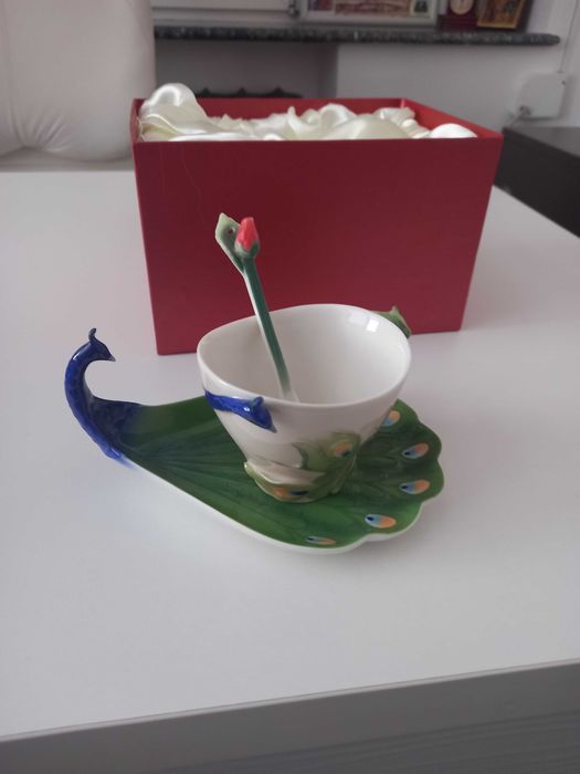 Продам фарфоровый сервиз