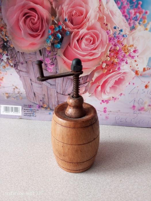 Młynek drewniany PRL