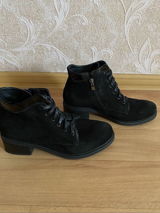 Замшеві черевики, черевики