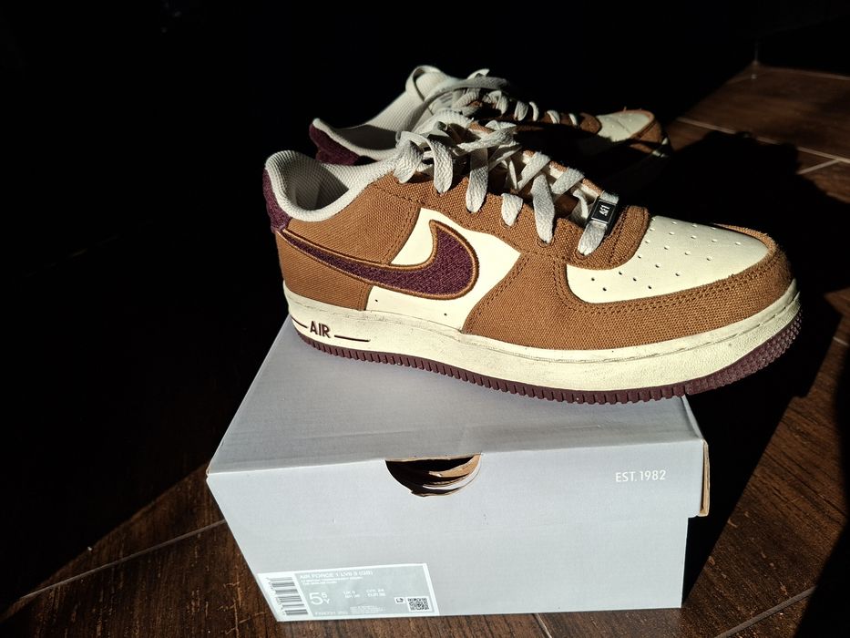 Nike Air Force 1 '07 LV8  jasnobrązowe sneakers(light british tan) z