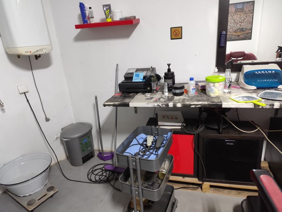 Barbearia, material em bom estado