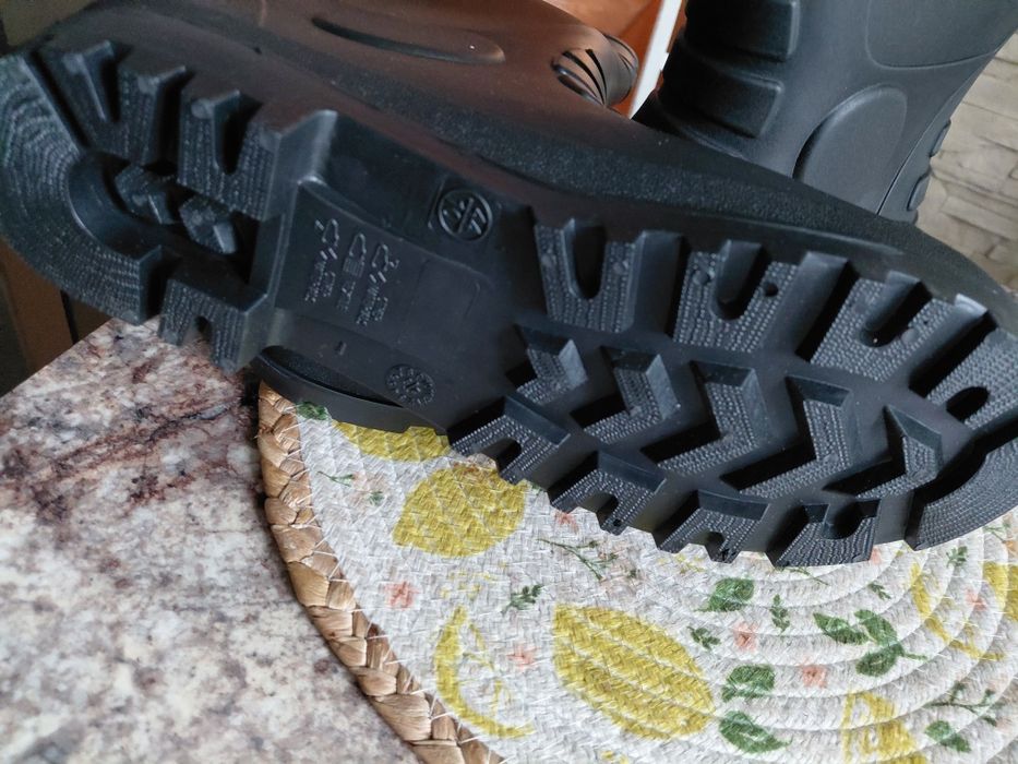 Wodoodporne Kalosze gumowe firma Veltuff.