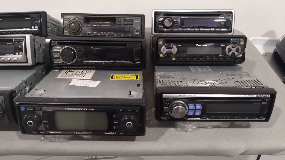 Auto rádios antigos de grandes marcas para carros clássicos