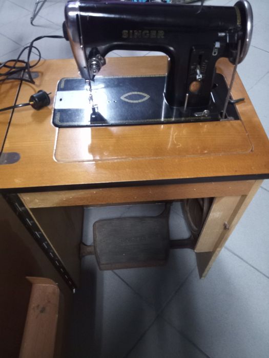 Máquina de costura Singer antiga