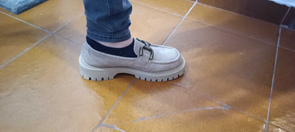 Sapatos beje mulher