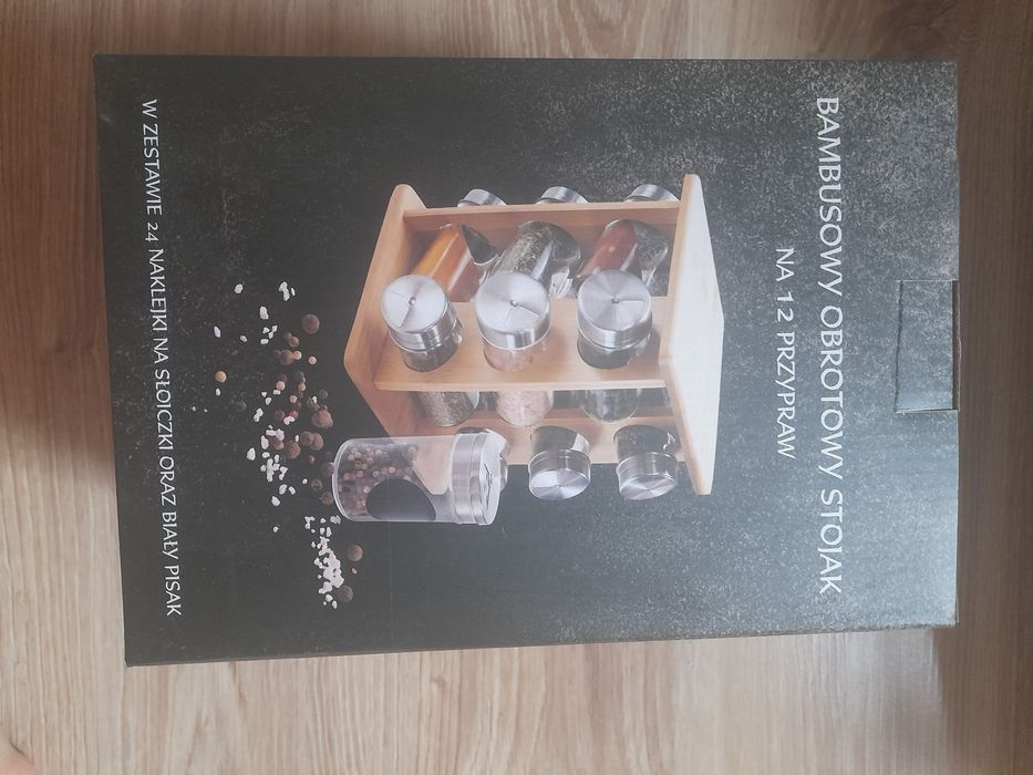 Stojak obrotowy na przyprawy