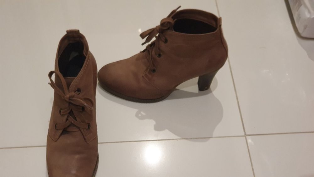 Brązowe botki na obcasie 40